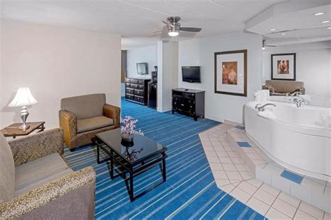 allentown hotels with jacuzzi suites|13 Romantic Hotels with HOT TUB in Room in Allentown ️ 2024.